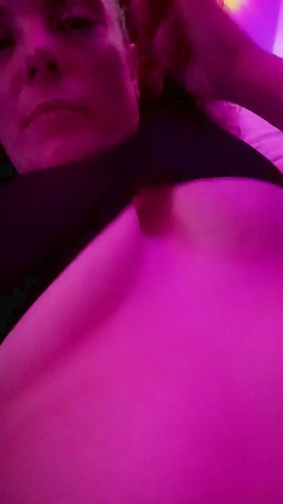 LolaBunny87 live cam on Cam4