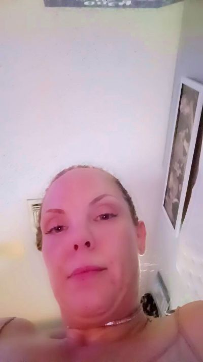 LolaBunny87 live cam on Cam4