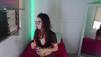 Lola_Pinck live cam on Cam4