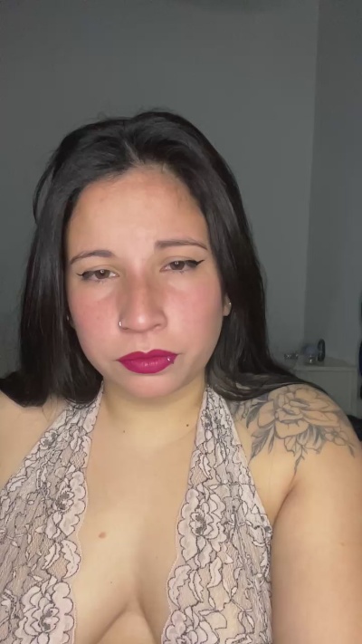 Lolanoir1 live cam on Cam4