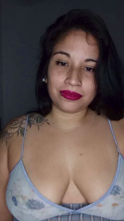 Lolanoir1 live cam on Cam4