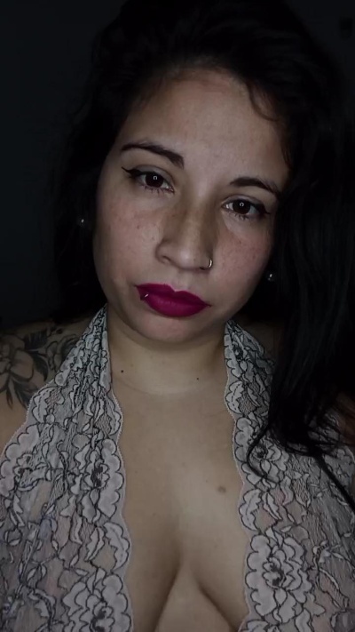 Lolanoir1 live cam on Cam4