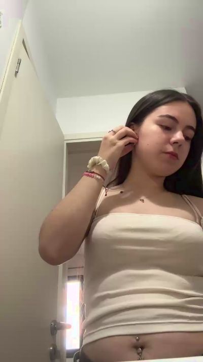 Lolarocar2 live cam on Cam4