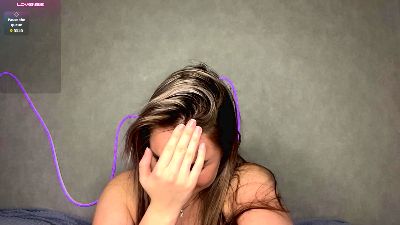 LomaTautolo live cam on Cam4