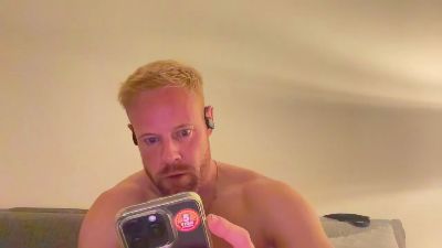LondonLad22222 live cam on Cam4