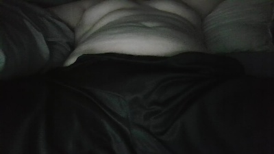 Lonely4u2b live cam on Cam4