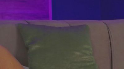 LoraDevine live cam on Cam4