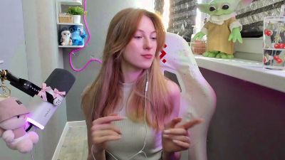 LoraSturn live cam on Cam4