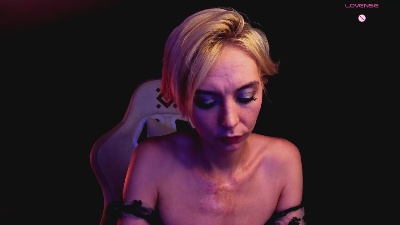 Loraxluxxx live cam on Cam4