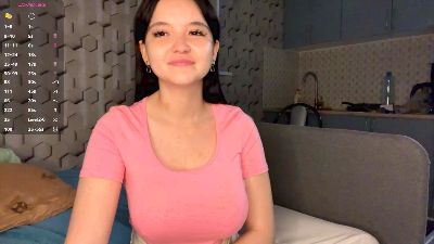 LoreeInnes live cam on Cam4