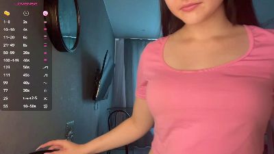 LoreeInnes live cam on Cam4
