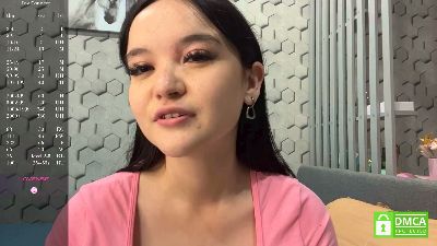 LoreeInnes live cam on Cam4