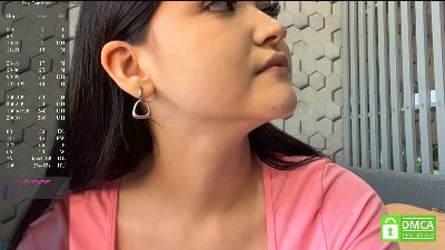 LoreeInnes live cam on Cam4