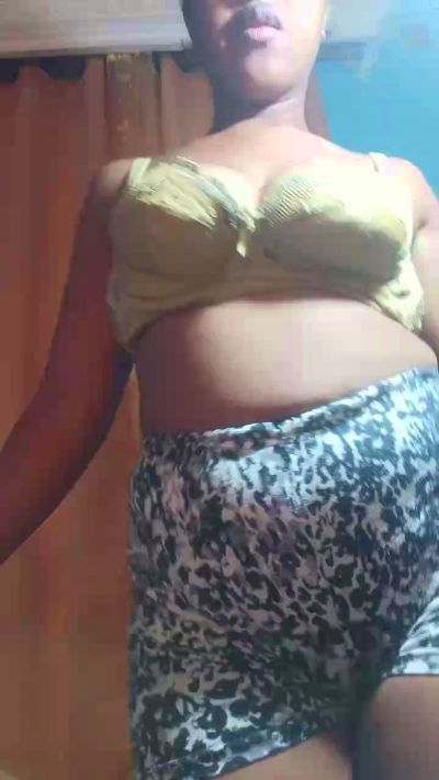 Lorenah2 live cam on Cam4