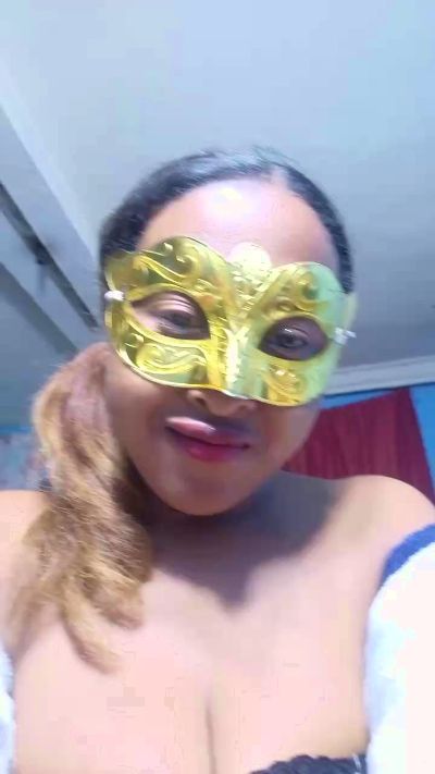 Lorenah2 live cam on Cam4