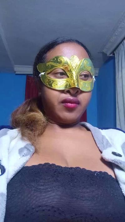 Lorenah2 live cam on Cam4