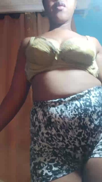 Lorenah2 live cam on Cam4