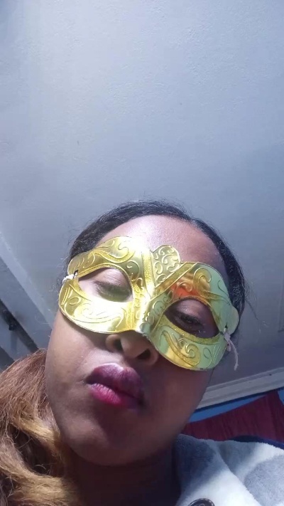 Lorenah2 live cam on Cam4