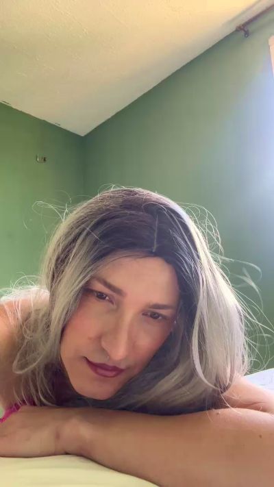 Lorenahot live cam on Cam4