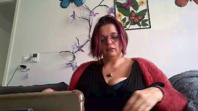 Lorenzz3347 live cam on Cam4