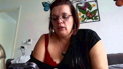 Lorenzz3347 live cam on Cam4