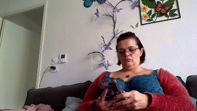 Lorenzz3347 live cam on Cam4