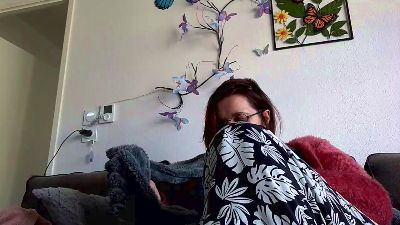 Lorenzz3347 live cam on Cam4