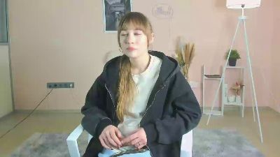 LoriaJue live female webcam from United States