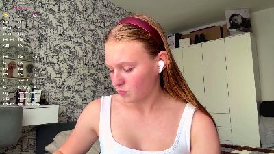 LoriaWheatly live cam on Cam4