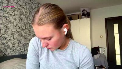 LoriaWheatly live cam on Cam4
