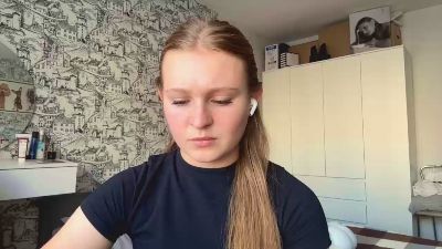 LoriaWheatly live cam on Cam4