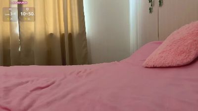 LoriannMeinert live cam on Cam4