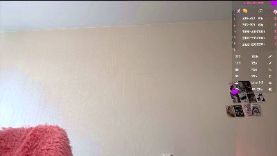 LoriannMeinert live cam on Cam4