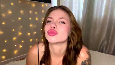 LorieEdinger live cam on Cam4