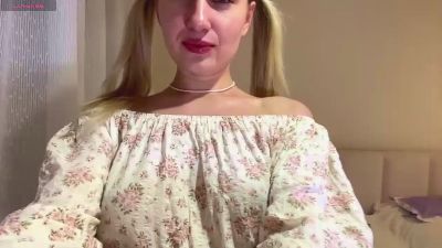 LorieSchriner live cam on Cam4