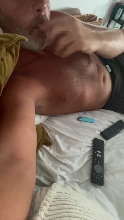 Loriginal32 live cam on Cam4