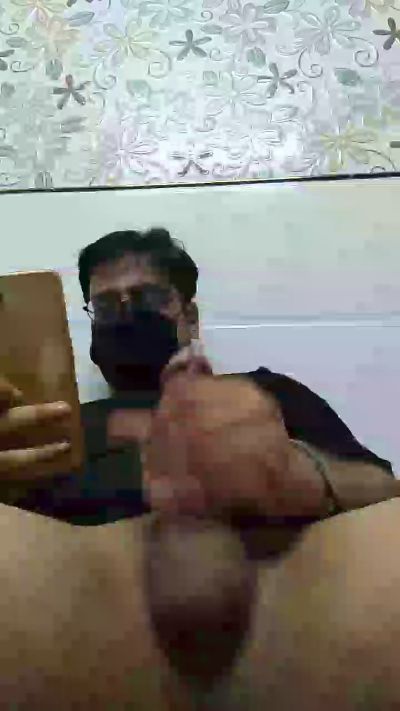 Losergoesup__ live cam on Cam4