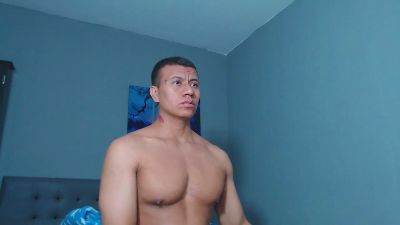 Lothbrok_strong live cam on Cam4