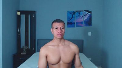 Lothbrok_strong live cam on Cam4