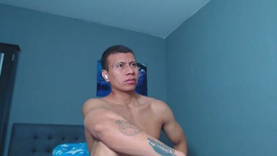 Lothbrok_strong live cam on Cam4
