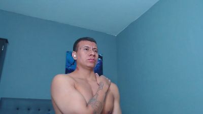 Lothbrok_strong live cam on Cam4