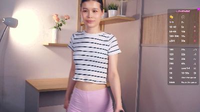 LouanneBalint live cam on Cam4