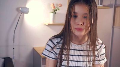 LouanneBalint live cam on Cam4