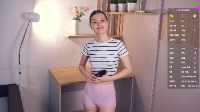 LouanneBalint live cam on Cam4