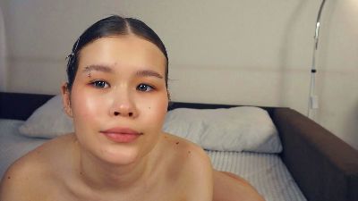 LouanneBalint live cam on Cam4