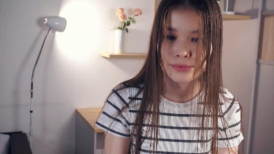 LouanneBalint live cam on Cam4