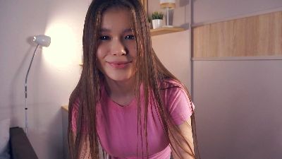 LouanneBalint live cam on Cam4
