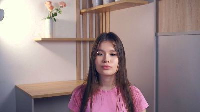 LouanneBalint live cam on Cam4