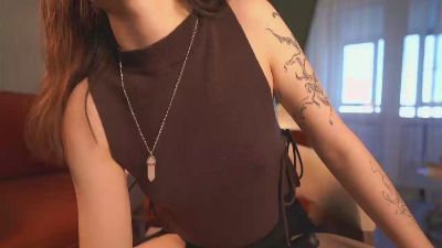 LouanneHija live cam on Cam4