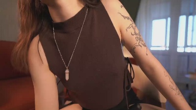 LouanneHija live cam on Cam4